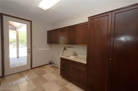 1296 Briarhill Dr, Akron, OH 44333 photo 8