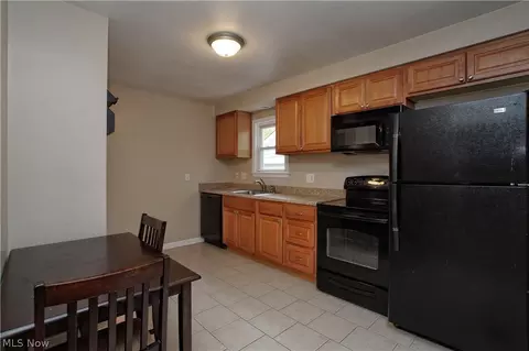 1824 E 298th St, Wickliffe, OH 44092 photo 4