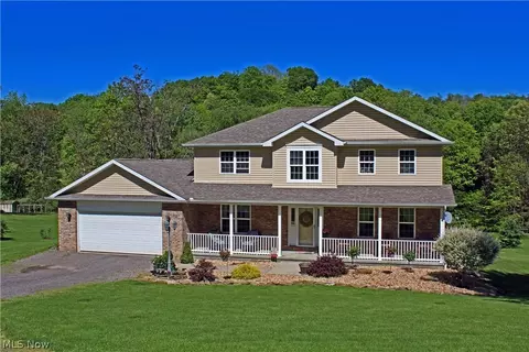 100 Walnut Dr, Weirton, WV 26062 photo 1