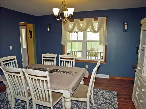 100 Walnut Dr, Weirton, WV 26062 photo 5