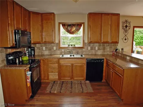 100 Walnut Dr, Weirton, WV 26062 photo 6