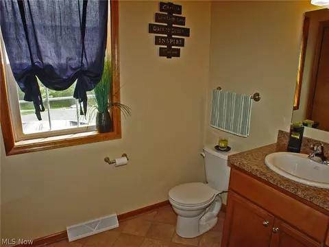 100 Walnut Dr, Weirton, WV 26062 photo 10
