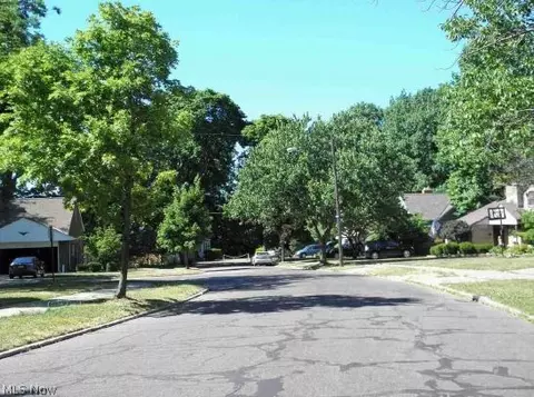 1831 E 225th St, Euclid, OH 44117 photo 4