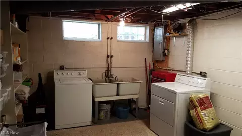 6143 Eavenson Rd, Brook Park, OH 44142 photo 11
