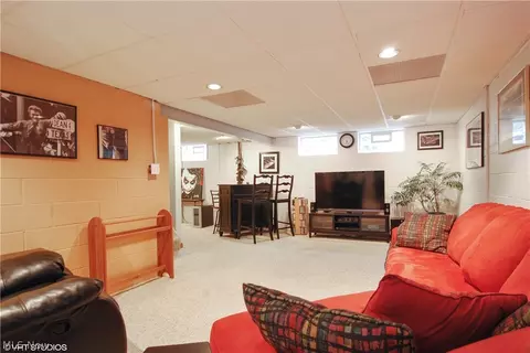 6143 Eavenson Rd, Brook Park, OH 44142 photo 10