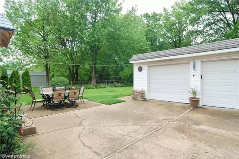 6143 Eavenson Rd, Brook Park, OH 44142 photo 7