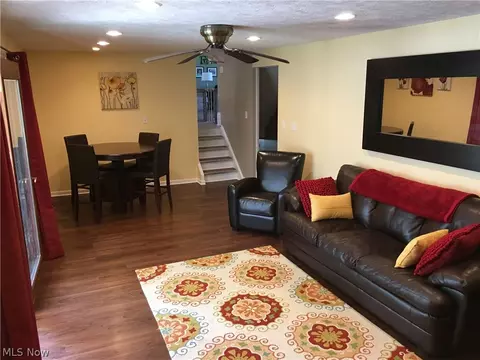 7871 E Linden Ln, Parma, OH 44130 photo 11