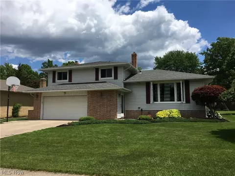 7871 E Linden Ln, Parma, OH 44130 photo 1