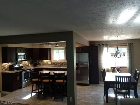7871 E Linden Ln, Parma, OH 44130 photo 4