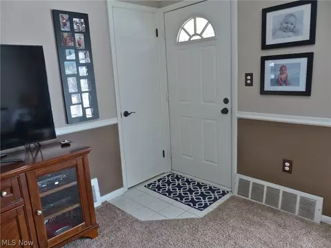 400 Beechwood Dr, Willowick, OH 44095 photo 3
