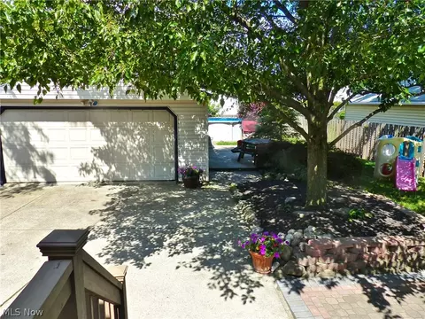 400 Beechwood Dr, Willowick, OH 44095 photo 25