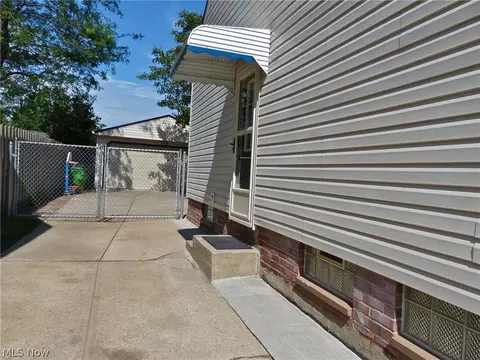 400 Beechwood Dr, Willowick, OH 44095 photo 26