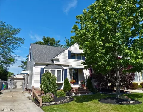 400 Beechwood Dr, Willowick, OH 44095 photo 1