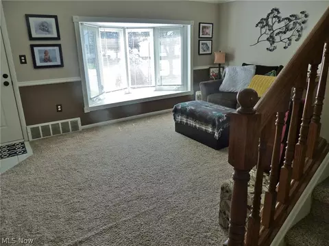 400 Beechwood Dr, Willowick, OH 44095 photo 4