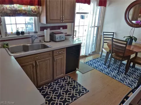 400 Beechwood Dr, Willowick, OH 44095 photo 6