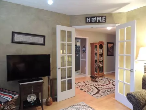 221 Pinehurst Ave, Elyria, OH 44035 photo 3