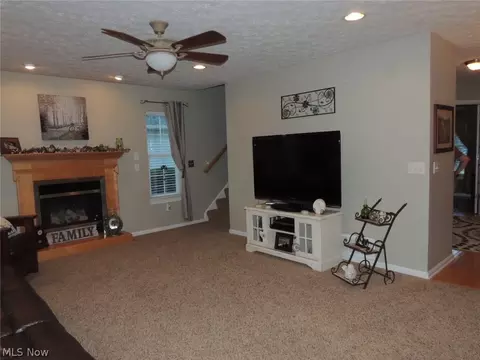 221 Pinehurst Ave, Elyria, OH 44035 photo 10