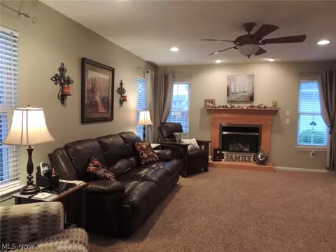 221 Pinehurst Ave, Elyria, OH 44035 photo 9