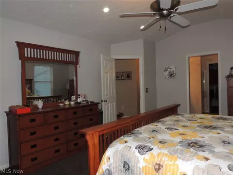 221 Pinehurst Ave, Elyria, OH 44035 photo 17