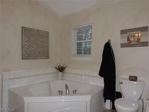 221 Pinehurst Ave, Elyria, OH 44035 photo 18