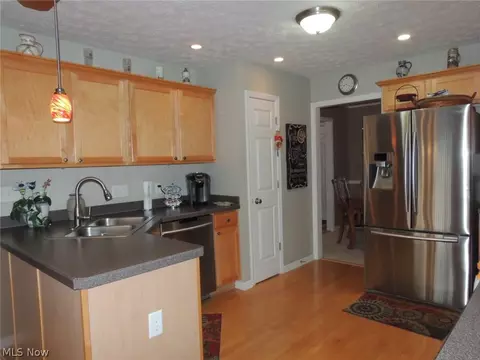 221 Pinehurst Ave, Elyria, OH 44035 photo 6