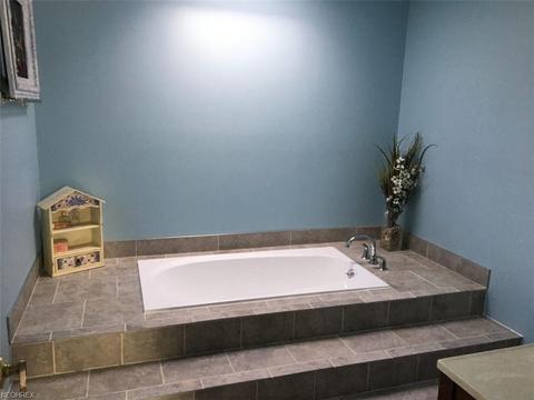 36505 Churchill Dr, Solon, OH 44139 photo 11