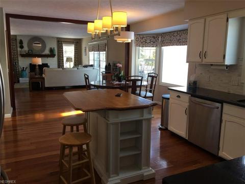 36505 Churchill Dr, Solon, OH 44139 photo 3