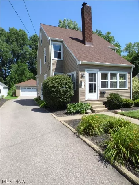 8541 Forestview Ave, Mentor, OH 44060 photo 2