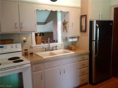 335 E Vermont Ave, Sebring, OH 44672 photo 3