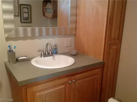 335 E Vermont Ave, Sebring, OH 44672 photo 4