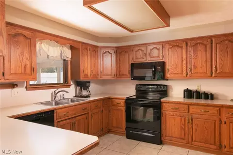 353 Stanford Ave, Elyria, OH 44035 photo 6