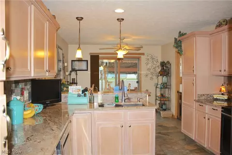 225 Kansas Ave, Elyria, OH 44035 photo 12