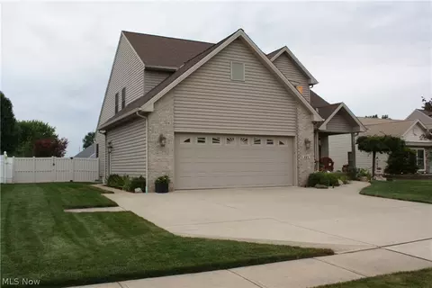 225 Kansas Ave, Elyria, OH 44035 photo 4