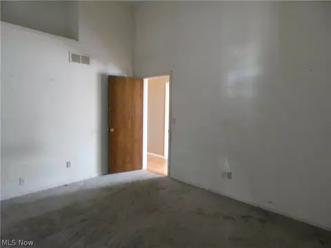 4101 Ivanhoe Dr, Lorain, OH 44053 photo 9