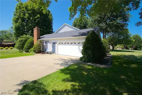 2025 Ashbrook Dr, Ashtabula, OH 44004 photo 3