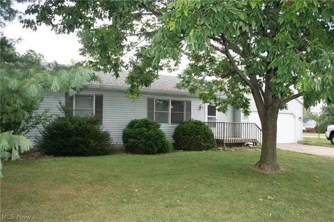 258 Stable Dr, Lagrange, OH 44050 photo 2