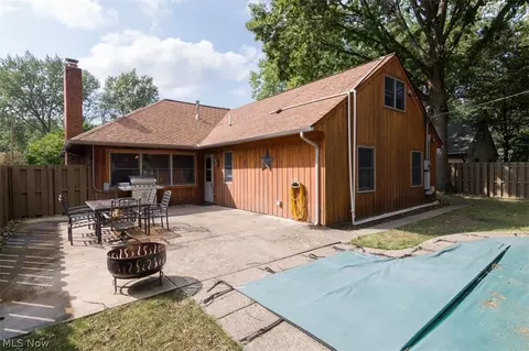 155 Ingleside Dr, Berea, OH 44017 photo 2