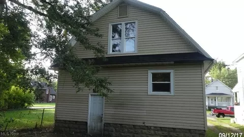 723 W 57th St, Ashtabula, OH 44004 photo 3