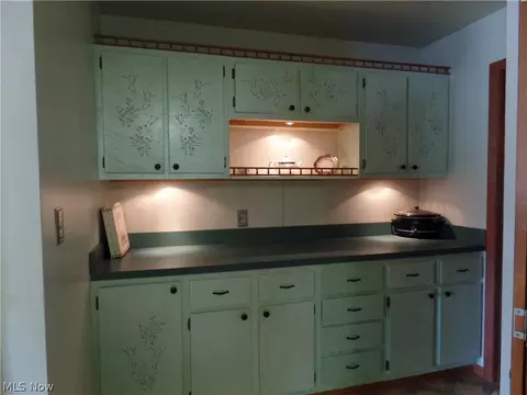 6071 Smith Rd, Brook Park, OH 44142 photo 8