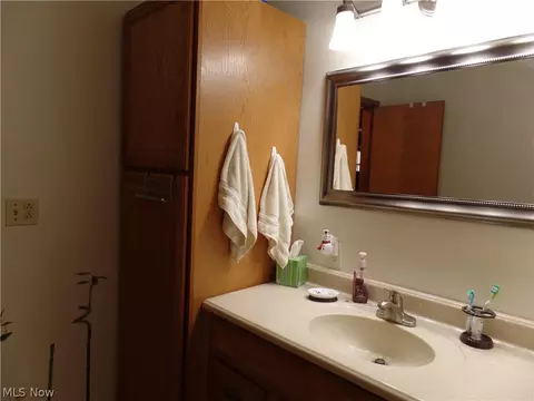 6071 Smith Rd, Brook Park, OH 44142 photo 12