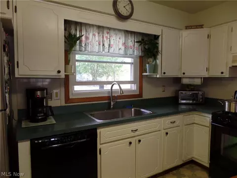 6071 Smith Rd, Brook Park, OH 44142 photo 5