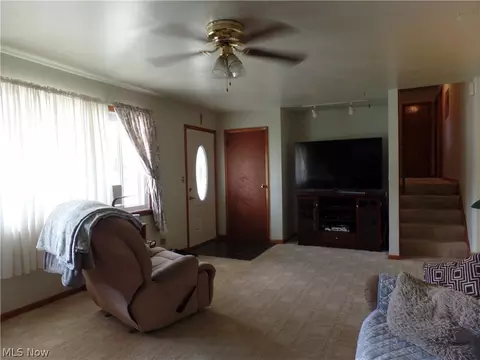 6071 Smith Rd, Brook Park, OH 44142 photo 4