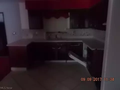 761 Edwards Dr, Berea, OH 44017 photo 4