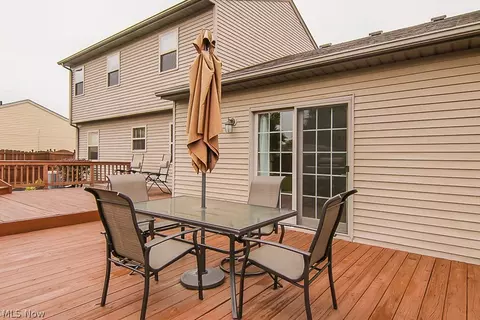 525 Hampton Dr, Elyria, OH 44035 photo 2