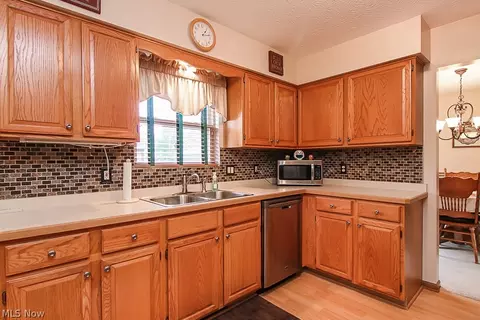 525 Hampton Dr, Elyria, OH 44035 photo 26