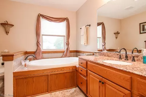 525 Hampton Dr, Elyria, OH 44035 photo 18