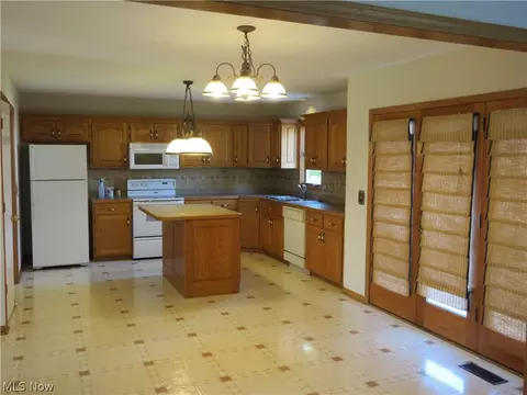 122 Ferris State Ct, Elyria, OH 44035 photo 2