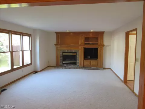 122 Ferris State Ct, Elyria, OH 44035 photo 3