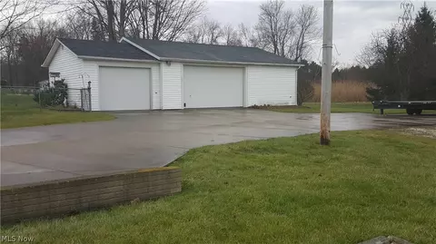 3423 Silvieus St, Ashtabula, OH 44004 photo 2