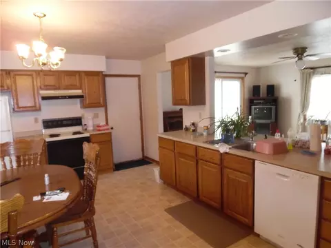334 Hatton Dr, Andover, OH 44003 photo 2